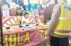 Patroli Malam Polsek Kanor Bojonegoro Sasar Tempat Hiburan Rakyat, Warga Diberi Imbauan Kamtibmas