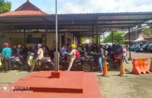 Jelang Puasa, Ratusan Kendaraan Padati Samsat Bojonegoro