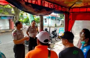 Kanit Binmas Polsek Taman-Madiun Sambangi Pos Penanggulangan Bencana di Lapangan Gulun