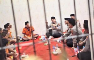 Tolak Banyak Undangan, Kapolres Lamongan Pilih Buka Puasa dengan Tahanan