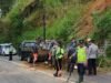 Polisi Magetan Gerak Cepat Tangani Tanah Longsor di Jalur Wisata Sarangan