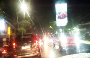 Arus Balik H+3 Memadat, Jalan Untung Suropati Bojonegoro Padat di Tengah Gerimis