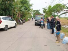 500 Takjil Ludes, PWB Tebar Kebaikan di Simpang Tanjung Harjo Kapas Bojonegoro