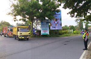 Polsek Sugihwaras Bojonegoro Atur Lalu Lintas di Pagi Hari