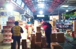 Makassar Bersih-Bersih Polisi Sita Ribuan Botol Miras di Jalan Kandea