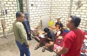 Warung di Karangbinangun Digerebek, Polisi Lamongan Amankan Ratusan Botol Miras Berbagai Merek