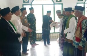 Ramadan Penuh Berkah, TNI Lamongan Salurkan Zakat BAZNAS ke Pelosok Desa