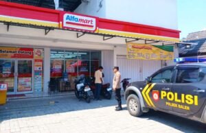 Waspada Gangguan Kamtibmas, Personel Polsek Balen Bojonegoro Masuk Pasar Hingga SPBU