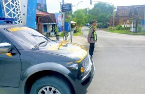 Pagi-Pagi Polsek Gondang Bojonegoro Sudah Siaga di Persimpangan, Ada Apa