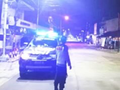 Bikin Nyaman Ibadah, Personel Polsek Kedungadem Bojonegoro Pastikan Wilayah Kondusif Saat Sahur