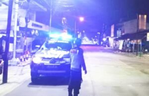 Bikin Nyaman Ibadah, Personel Polsek Kedungadem Bojonegoro Pastikan Wilayah Kondusif Saat Sahur