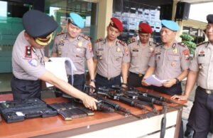 Izin Mati Langsung Tarik, Wakapolres Lamongan Pretel Senjata Api Personel