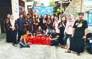 Komunitas MMCB dan PPGB Bojonegoro Bagi Takjil dan Gelar Buka Bersama