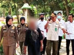 Satpol PP dan Dinsos Bojonegoro Sisir Traffic Light, 3 PPKS Dibawa ke Shelter