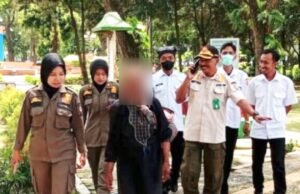 Satpol PP dan Dinsos Bojonegoro Sisir Traffic Light, 3 PPKS Dibawa ke Shelter