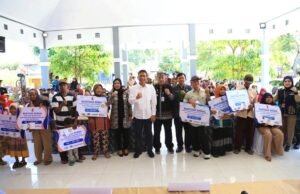 Bupati Bojonegoro Wahono Datang ke Kasiman, Yatim dan Lansia Terima Bantuan Sosial