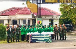 Hangatkan Ramadan, Koramil Pucuk Lamongan Berbagi Takjil untuk Pengguna Jalan