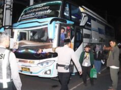 Program Mudik Gratis PBNU-Polri Antar Puluhan Pemudik Tiba di Lamongan