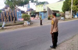 Polisi Kasiman dan Linmas Kawal Sholat Id Muhammadiyah di Batokan Bojonegoro, Jamaah Merasa Aman