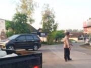 Aksi Humanis Polisi di Sukosewu Bojonegoro, Sapa Pagi Bantu Warga Lebih Aman