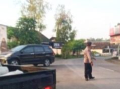 Aksi Humanis Polisi di Sukosewu Bojonegoro, Sapa Pagi Bantu Warga Lebih Aman