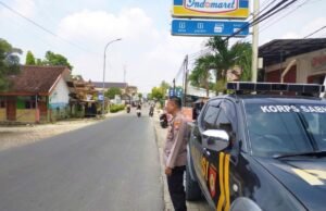 Patroli Dialogis Polsek Sugihwaras Bojonegoro Sasar Bank hingga SPBU