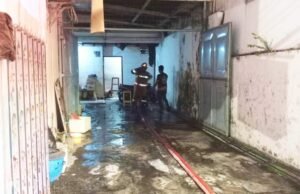 Kebakaran Toko di Bojonegoro, Damkarmat Gerak Kilat Cegah Api Meluas