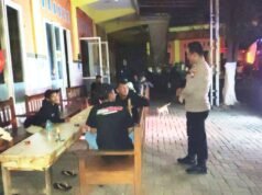 Bukan Razia, Polisi Baureno Bojonegoro Pilih Ngobrol Santai Demi Keamanan Lingkungan