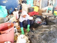 Tak Jijik Justru Untung, Kisah Mpok Damira Bojonegoro Ubah Sampah Jadi Rupiah