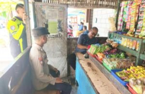 Polisi Turun ke Warung Kopi, Cara Unik Polsek Baureno Bojonegoro Jaga Kamtibmas