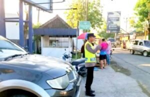 Demi Keselamatan Warga, Polsek Temayang Bojonegoro Rutin Atur Lalin di Jam Sibuk
