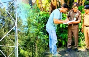 Satpol PP Bojonegoro Lepas Banner Penghentian, Proyek Tower Kapas Lolos Perizinan