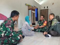 Babinsa Sukosewu-Bojonegoro Bantu Lansia Korban Penipuan