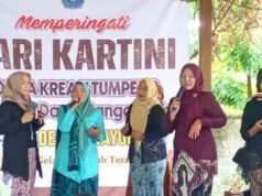 Ibu-Ibu Prayungan Bojonegoro Rayakan Hari Kartini dengan Tumpeng Non Beras
