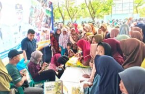 Beras dan Minyak Ludes, Pasar Murah di Gayam Bojonegoro Disambut Antusias Ribuan Warga