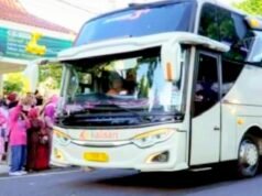 1.722 Jamaah Dilepas Sekaligus, Suasana Pendopo Lamongan Banjir Air Mata