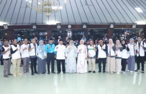 Detik-Detik Haru Pelepasan Jamaah Haji Bojonegoro, Ini Pesan Bupati