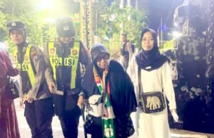 Aksi Sigap Polwan Bojonegoro Layani Calon Haji, Lansia Jadi Prioritas