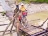 Inspiratif, Guru SD di Bojonegoro Tempuh 25 Km Naik Sepeda Setiap Hari