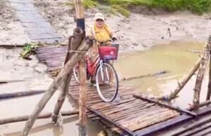 Inspiratif, Guru SD di Bojonegoro Tempuh 25 Km Naik Sepeda Setiap Hari