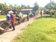 TNI dan Warga Ngimbang Lamongan Bersihkan Saluran Air, Dusun Katar Kini Bebas Sumbatan