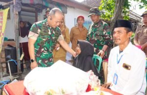 Rumah Reyot Ibu Maryam Akhirnya Dibangun, Aksi Dandim Lamongan Bikin Haru