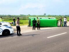 Kecelakaan Terjadi di JLU Lamongan, Polisi Sigap Evakuasi Korban