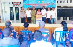 Babinsa Sukorame Lamongan Kawal Penyaluran BLT Dana Desa, Warga Merasa Aman