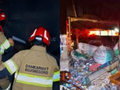 Kebakaran di Kanor Bojonegoro, Damkarmat Berjibaku Selamatkan Rumah Tetangga