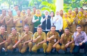 Khofifah Salurkan BLT Rp10,3 Miliar dan Resmikan Masjid di Bojonegoro