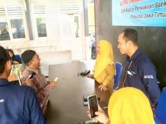 Seru, Anggota Pertuni Bojonegoro Adu Cepat Susun Uang Rupiah