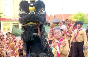 Api Unggun dan Sholawat Warnai Religi Camp Al-Fatimah di Bojonegoro