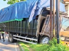 Jalur Babat-Lamongan Sempat Macet Usai Truk Colt Diesel Tabrak Fuso Parkir