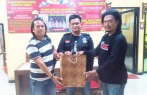 Kapolsek AKP Sri Windiarto Pamit dari Polsek Balen Bojonegoro, BKP Beri Penghormatan